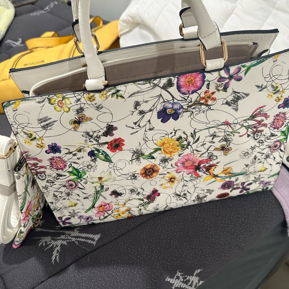 White Floral Satchel with Structured Design - Picture 4 of 5